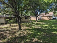 2111 Laura Ln photo'