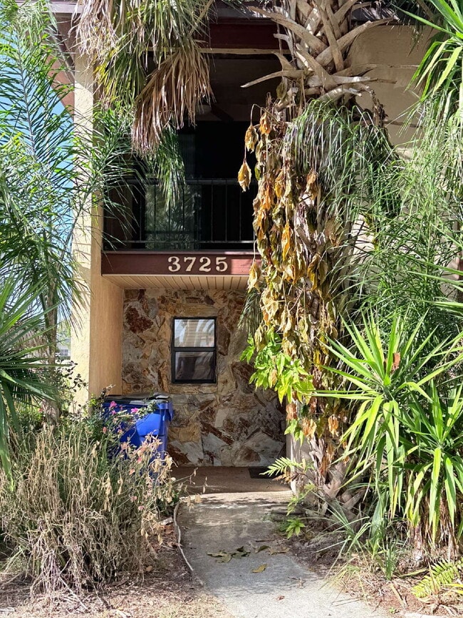 property at 3725 Edgewater Dr