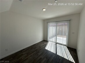 2755 Atomic Tangerine Wy in Las Vegas, NV - Building Photo - Building Photo