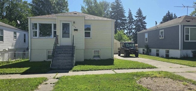 property at 825 N 16th St