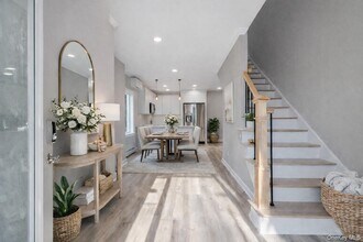 119 Whittier Dr in Kings Park, NY - Building Photo - Building Photo