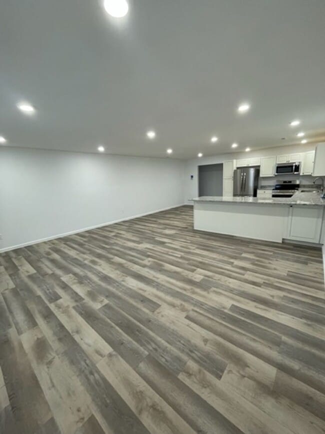 433 E James Dr in Strafford, MO - Building Photo - Building Photo