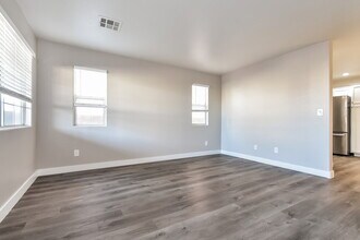 5620 Cactus Thorn Ave in Las Vegas, NV - Building Photo - Building Photo