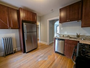 4912 N Hoyne Ave, Unit 2102-1E in Chicago, IL - Building Photo - Building Photo