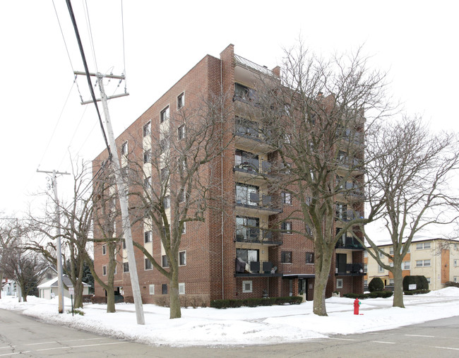 Cora Court in Des Plaines, IL - Foto de edificio - Building Photo