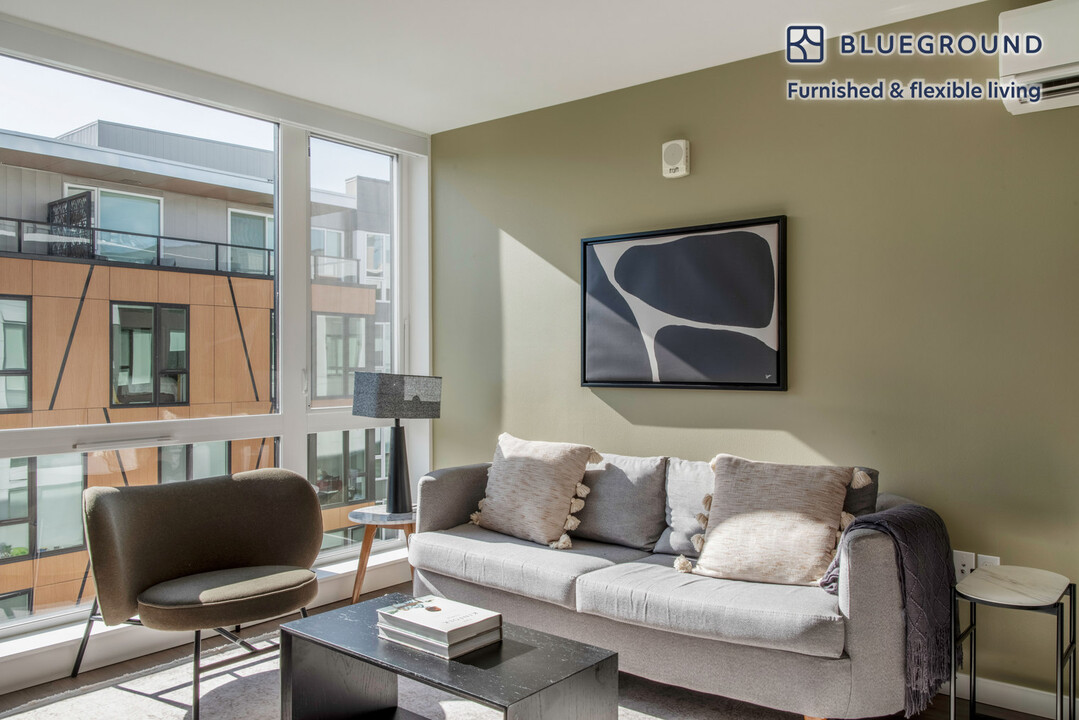 2401 S Jackson St in Seattle, WA - Building Photo
