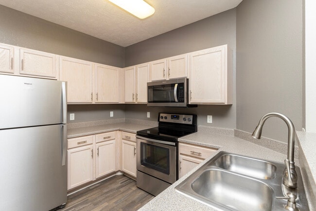 Peony Village Apartments in Omaha, NE - Foto de edificio - Interior Photo