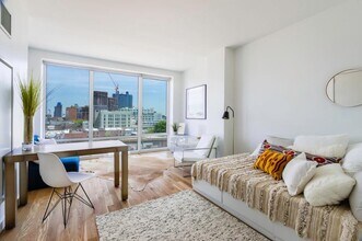 22-22 Jackson Ave in Queens, NY - Building Photo - Building Photo