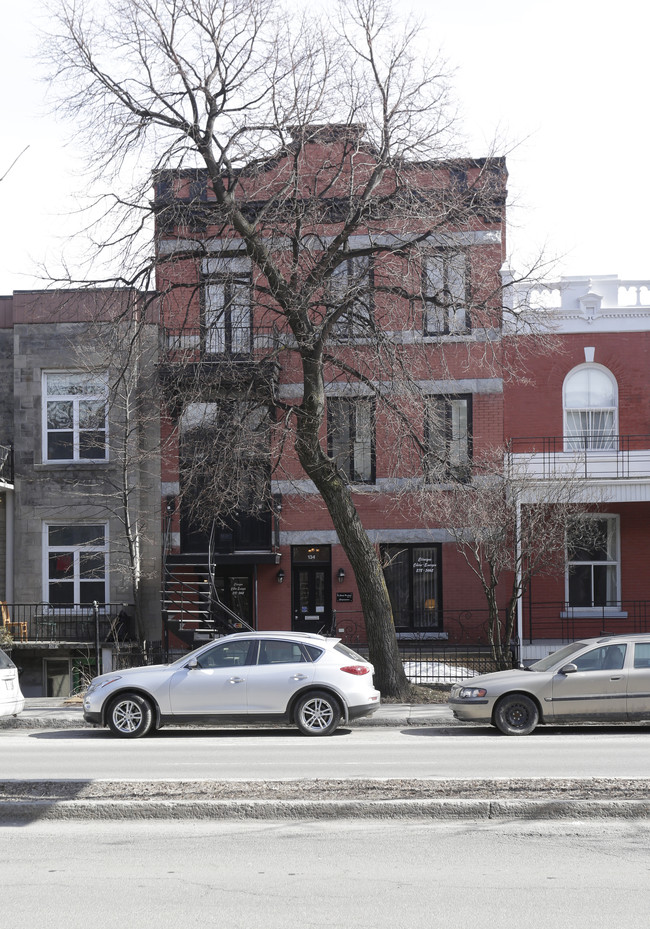 134-144 Saint-Joseph Boul O in Montréal, QC - Building Photo - Building Photo