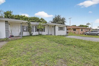1490 NW 20th St, Unit 2 in Fort Lauderdale, FL - Building Photo - Building Photo