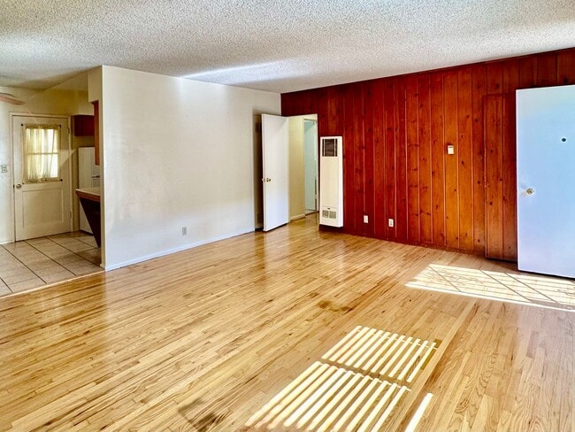 1338 N Columbus Ave in Glendale, CA - Building Photo - Building Photo