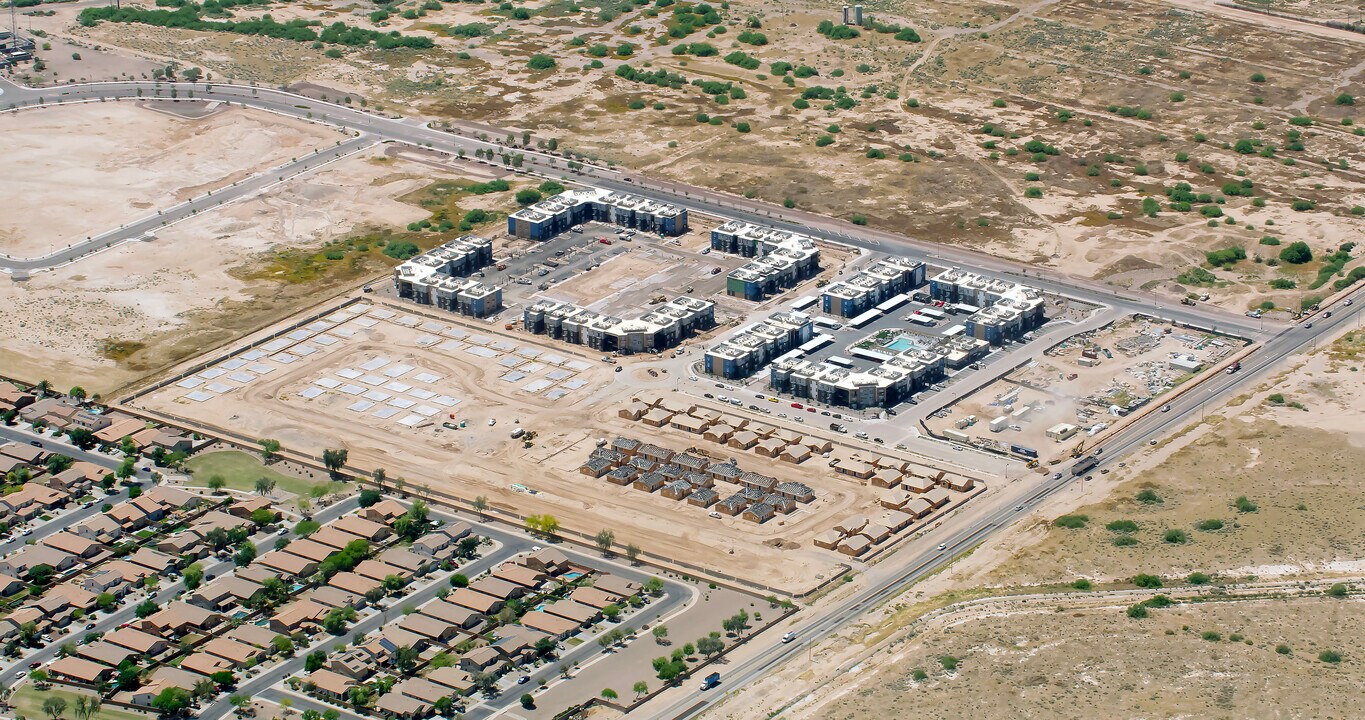 Innovation Villas at West Maricopa Village in Maricopa, AZ - Foto de edificio
