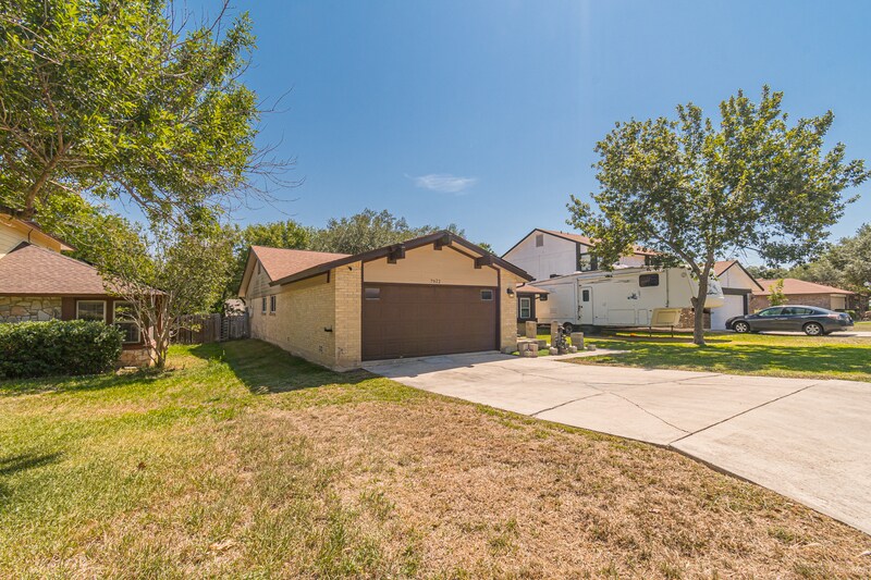 7922 Misty Forest in San Antonio, TX - Building Photo