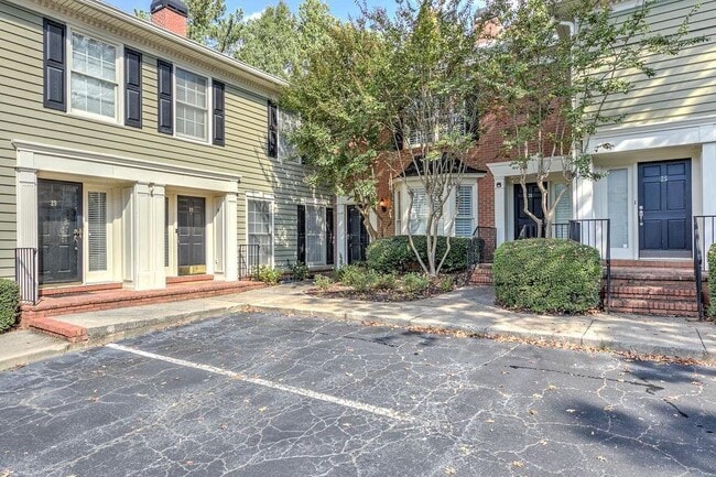 27 Mt Vernon Cir in Dunwoody, GA - Building Photo - Building Photo