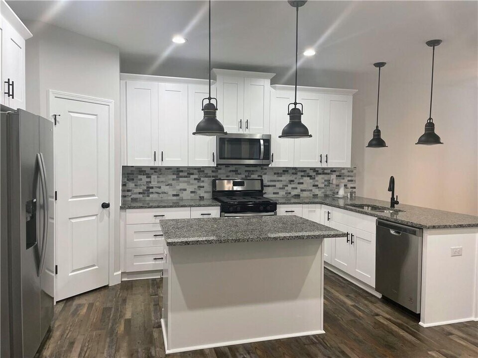 745 Walden Blvd in College Park, GA - Building Photo