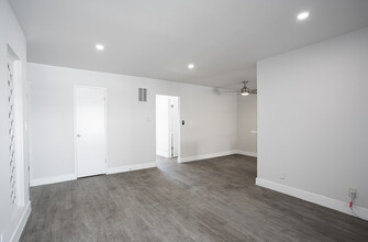 2233 Ridgeley Dr in Los Angeles, CA - Building Photo - Building Photo