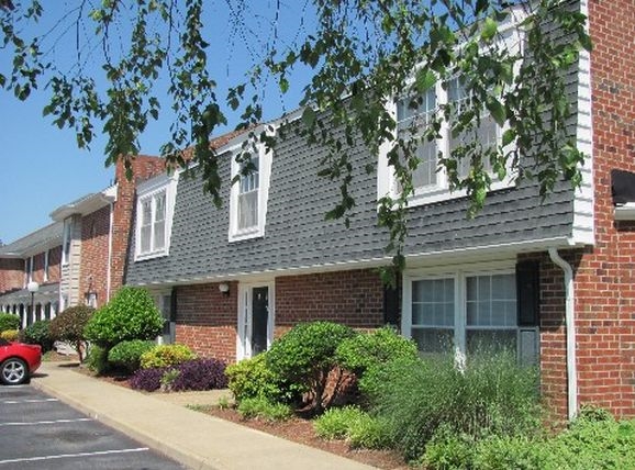 Church Creek Apartments in Hampton, VA - Building Photo - Building Photo