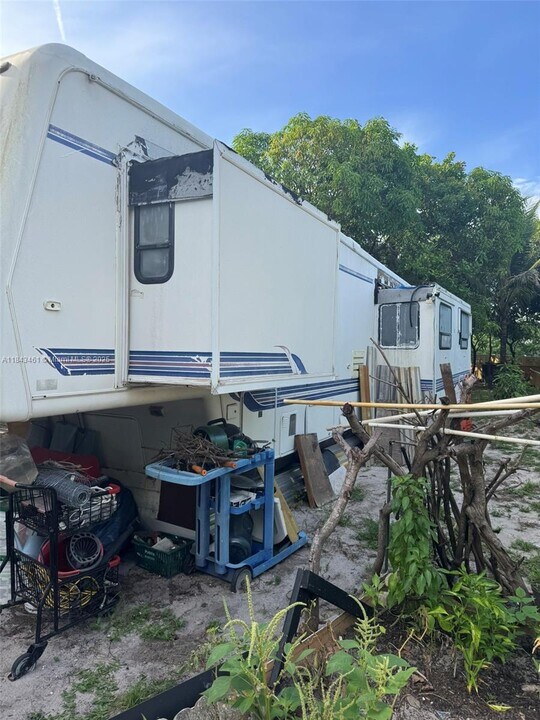 450 SW 22nd Ave in Fort Lauderdale, FL - Building Photo