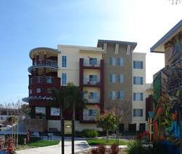 Gateway Apartments in San Diego, CA - Building Photo - Building Photo