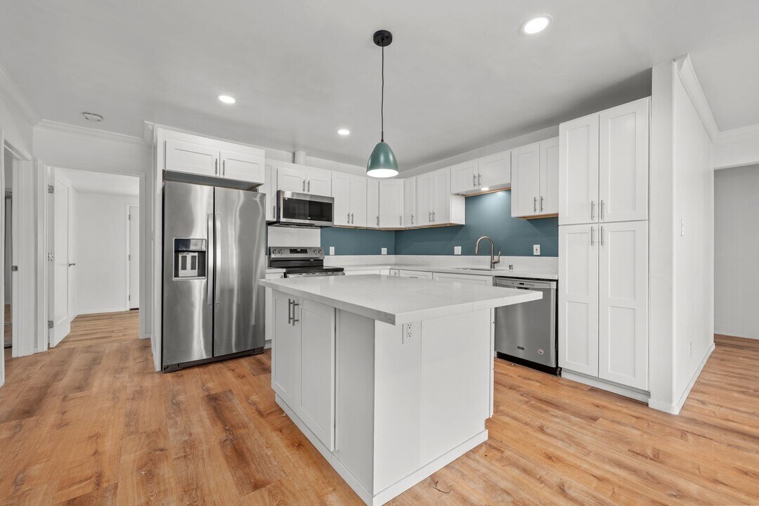 6129 Pontiac St in San Diego, CA - Building Photo