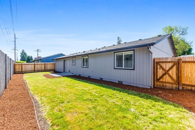 5481 Newberg Dr N in Keizer, OR - Building Photo - Building Photo