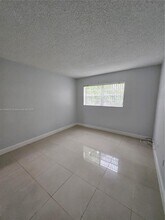 8101 SW 73rd Ave in Miami, FL - Building Photo - Building Photo