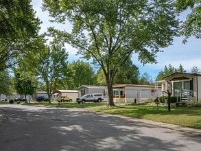 2331 Wellington Green Dr in Clarksville, IN - Foto de edificio - Building Photo