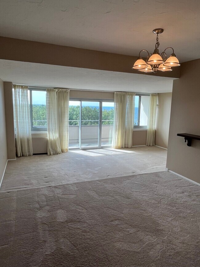 12900 Lake Ave, Unit 1217 in Lakewood, OH - Building Photo - Building Photo