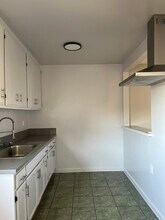 7800 S Hoover St in Los Angeles, CA - Building Photo - Building Photo