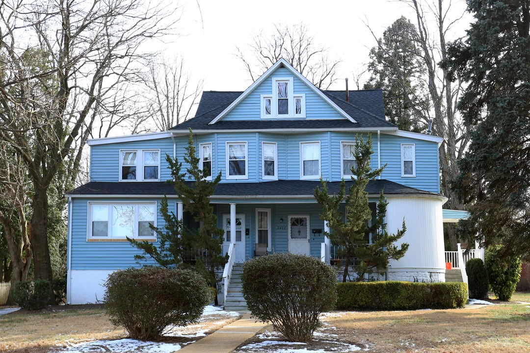 2423 Ken Oak Road in Baltimore, MD - Foto de edificio