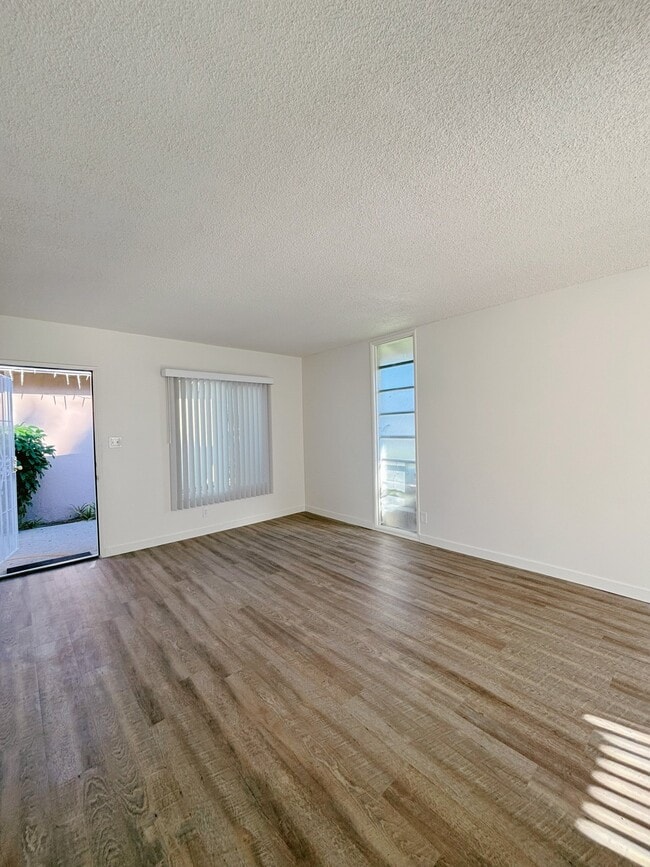 167 W Guinida Ln in Anaheim, CA - Foto de edificio - Building Photo