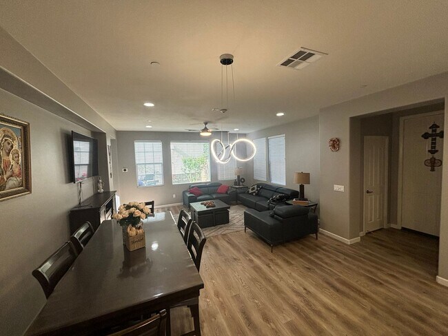 28204 N Via Sonata Dr in Santa Clarita, CA - Foto de edificio - Building Photo