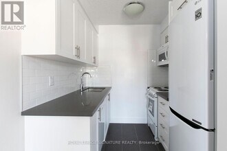 990 Avenue Rd in Toronto, ON - Building Photo - Building Photo