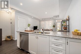 814 Mikinak Rd. in Ottawa, ON - Building Photo - Building Photo