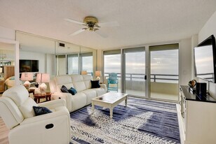 3855 S Atlantic Ave in Daytona Beach Shores, FL - Building Photo