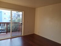 655 Sylvan St, Unit 4 in Daly City, CA - Building Photo - Building Photo