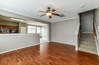 8126 Montague Manor Ln in Houston, TX - Foto de edificio - Building Photo