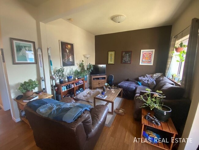 1529 W 34th Ave