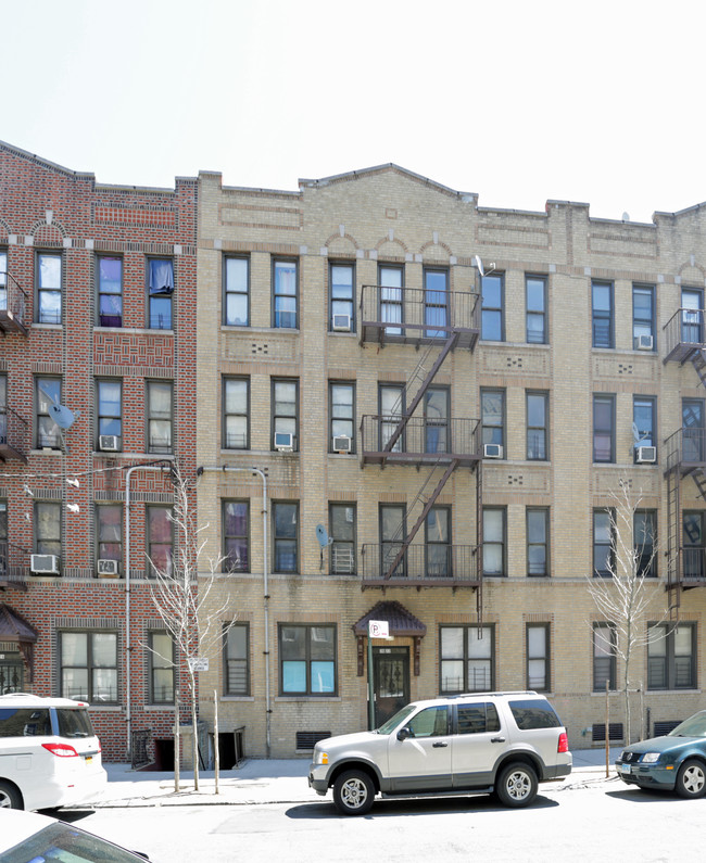 3022 Holland Ave in Bronx, NY - Foto de edificio - Building Photo