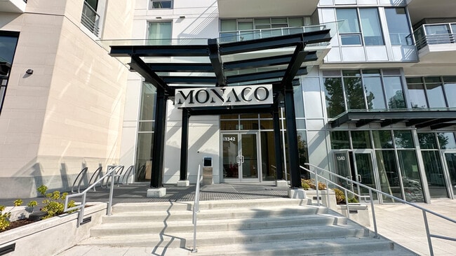 1342 Johnston Rd in White Rock, BC - Building Photo - Building Photo