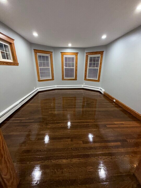 575 Weld St, Unit 2 in Boston, MA - Building Photo
