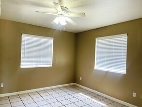 430 W Beechwood Ave in Fresno, CA - Building Photo - Building Photo