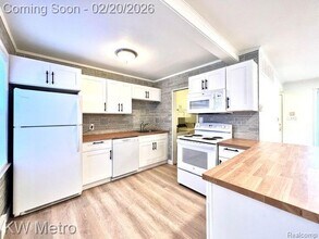 10400 Troy St in Oak Park, MI - Building Photo - Building Photo