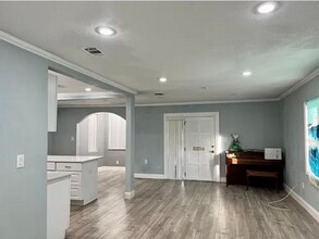 2337 37th St S in St. Petersburg, FL - Foto de edificio - Building Photo