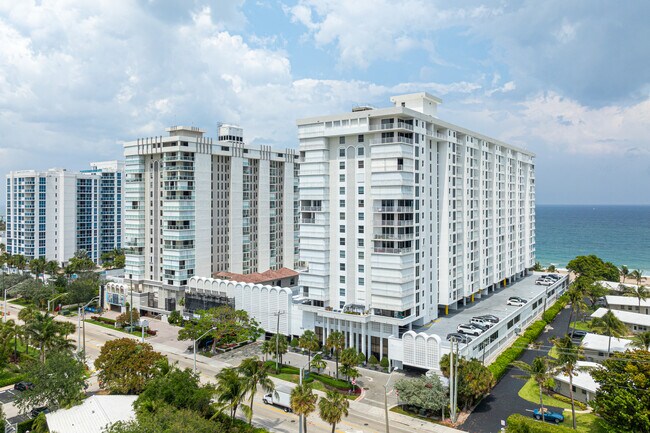 Pompano Aegean Condominiums in Pompano Beach, FL - Foto de edificio - Building Photo