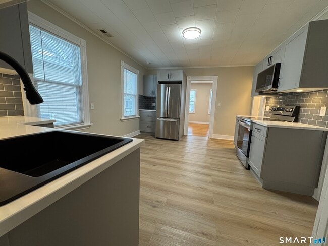 22 Dwight St in Ansonia, CT - Building Photo - Building Photo