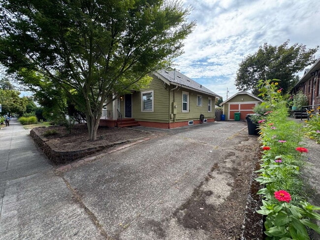 property at 1426 SE Bybee Blvd