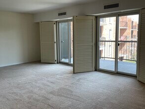 1515 E Central Rd in Arlington Heights, IL - Building Photo - Building Photo
