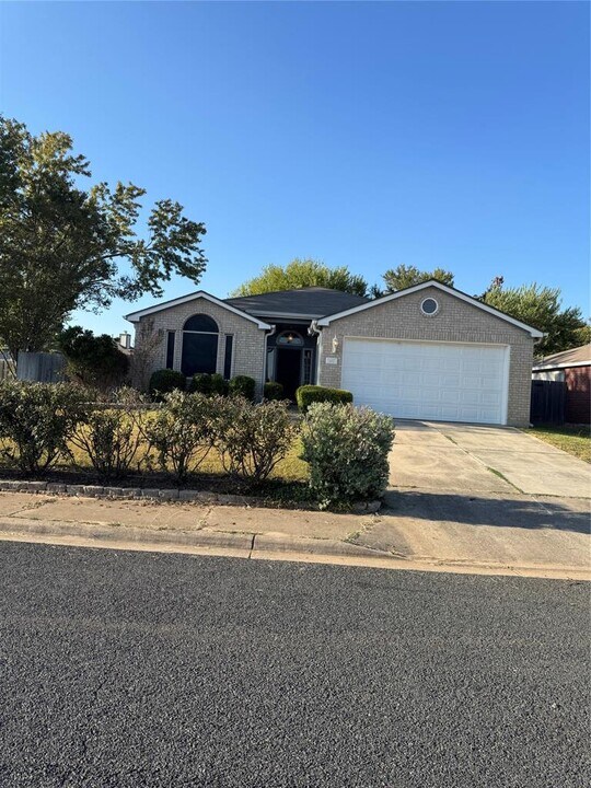 102 Meadowlark Cir in Georgetown, TX - Building Photo