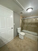 2820 N Oakland Forest Dr in Oakland Park, FL - Building Photo - Building Photo